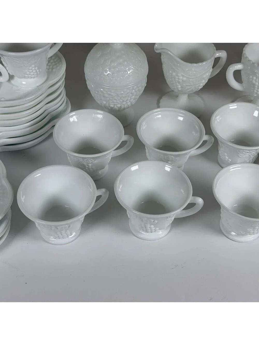 Vintage Imperial Glass Milk Glass Harvest Grape 28pc Set S-3 White Dinnerware